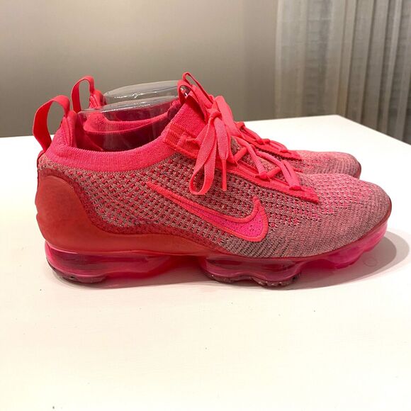 Nike Air VaporMax 2022 Flyknit Hyper Pink Running Shoes Women's Size‎ 8 - Picture 2 of 10